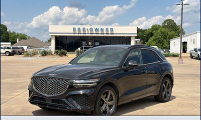 2023 Genesis GV70 2 5T Select