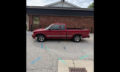 2001 Chevrolet S-10 Pickup LS