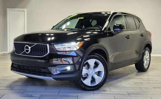 2022 Volvo XC40 Momentum