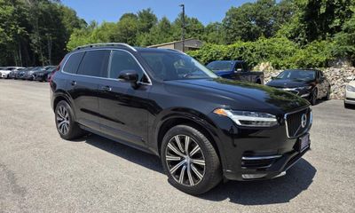 2019 Volvo XC90 Momentum