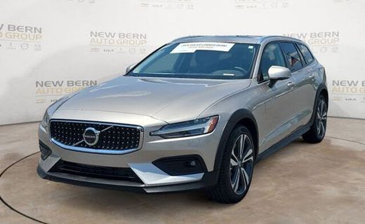 2026 Volvo V60CC Plus