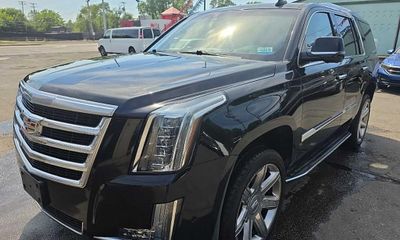 2018 Cadillac Escalade Luxury