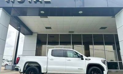 2025 GMC Sierra Elevation