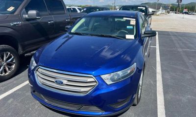 2015 Ford Taurus SE