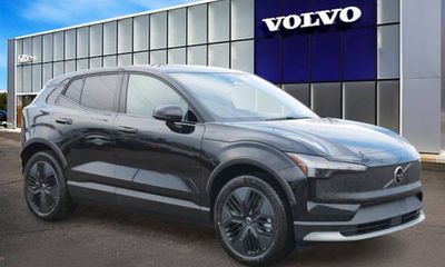 2026 Volvo EX30 CC Ultra