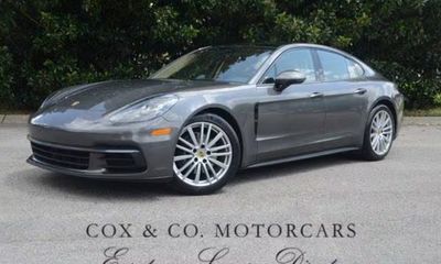 2018 Porsche Panamera Base 4
