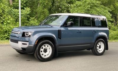 2023 Land Rover Defender 110 S