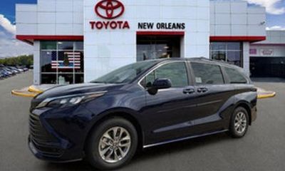 2024 Toyota Sienna LE