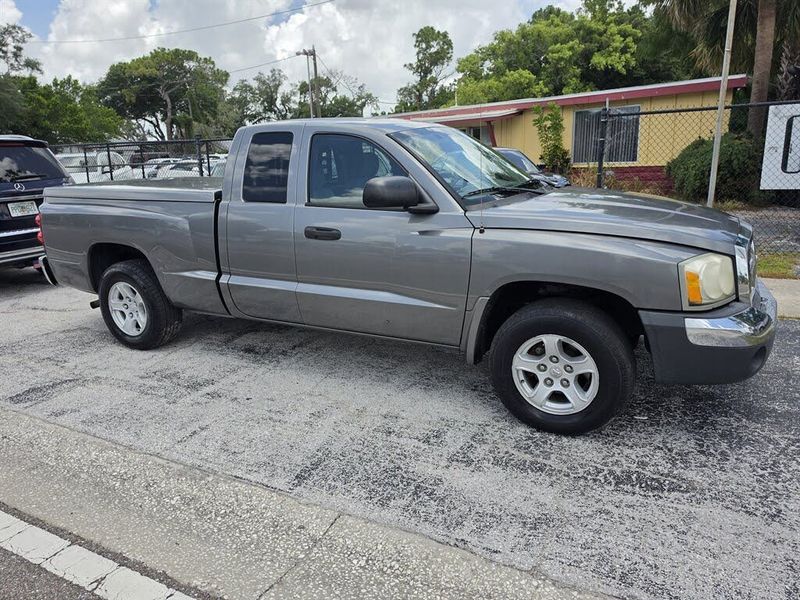 2005 Dodge Dakota — a typically priced live listing