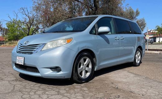 2015 Toyota Sienna LE