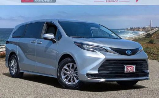 2025 Toyota Sienna LE