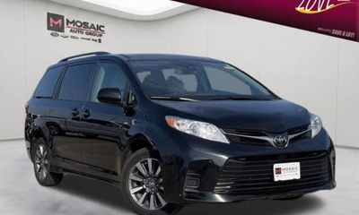 2018 Toyota Sienna LE