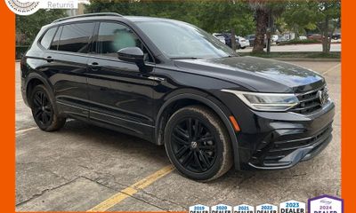 2022 Volkswagen Tiguan SE Black