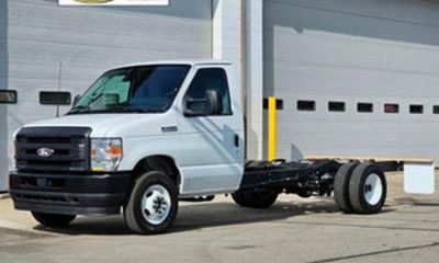 2027 Ford E-450 Base