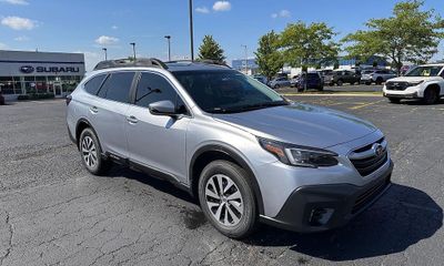 2020 Subaru Outback Premium M R