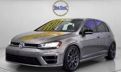 2016 Volkswagen Golf R Base W DCC