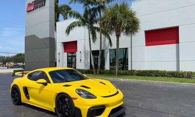 2025 Porsche 718 Cayman GT4 RS