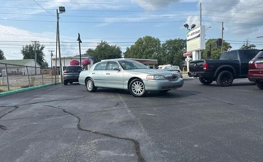 2007 Lincoln Town CAR Signature