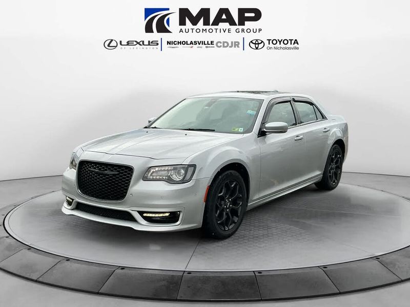 2021 Chrysler 300 — a typically priced live listing