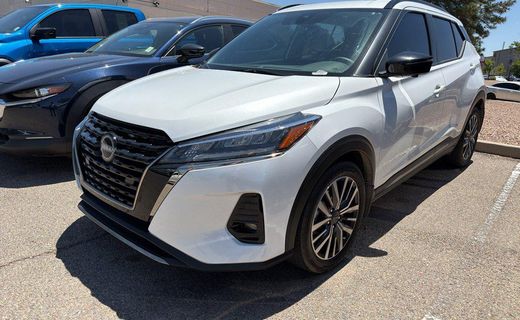 2023 Nissan Kicks SR