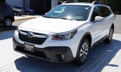 2020 Subaru Outback Premium M R