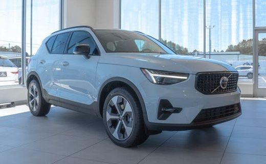 2026 Volvo XC40 Plus Dark