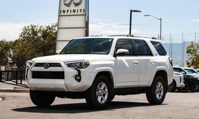 2024 Toyota 4RUNNER SR5 Prem