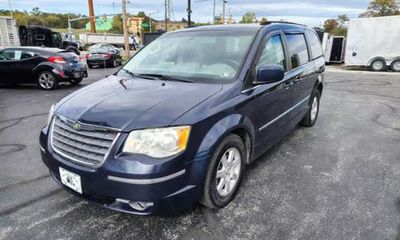 2009 Chrysler Town AND Country Touring Signature