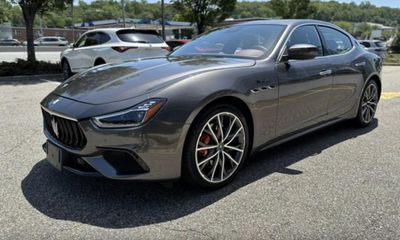 2023 Maserati Ghibli Modena Q4