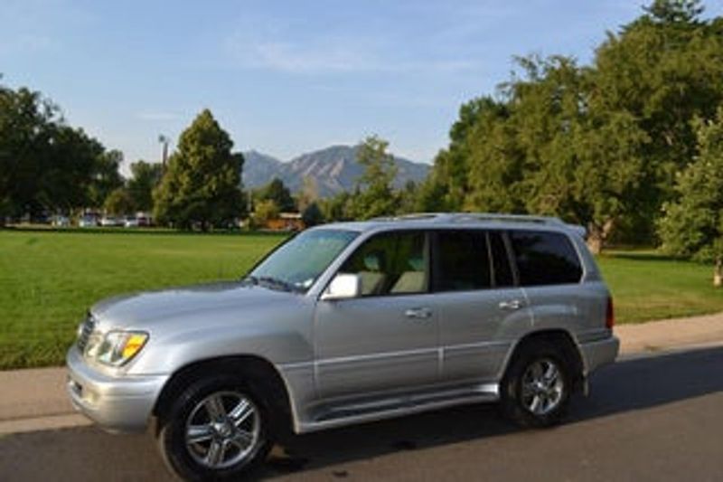 2007 Lexus LX — a typically priced live listing