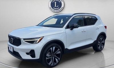 2024 Volvo XC40 Plus Dark