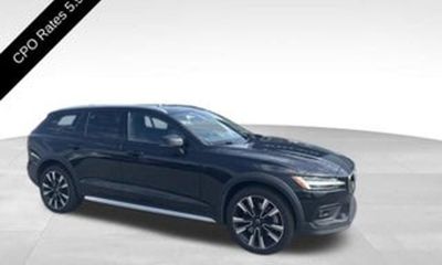 2024 Volvo V60CC Ultimate
