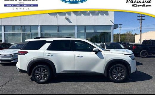 2024 Nissan Pathfinder SV