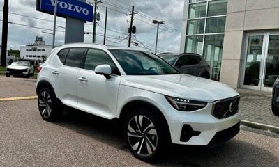 2023 Volvo XC40 Ultimate Bright