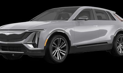 2024 Cadillac Lyriq LUX 3