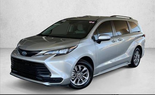 2024 Toyota Sienna LE