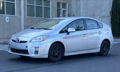 2013 Toyota Prius TWO