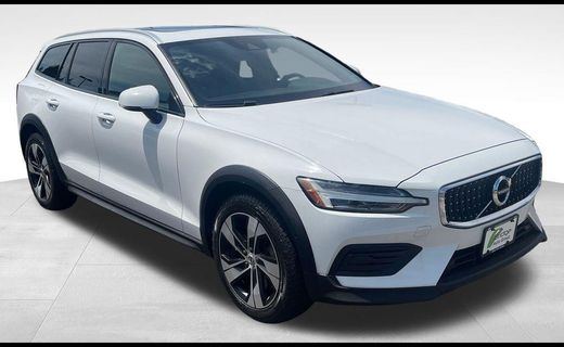 2020 Volvo V60CC Momentum