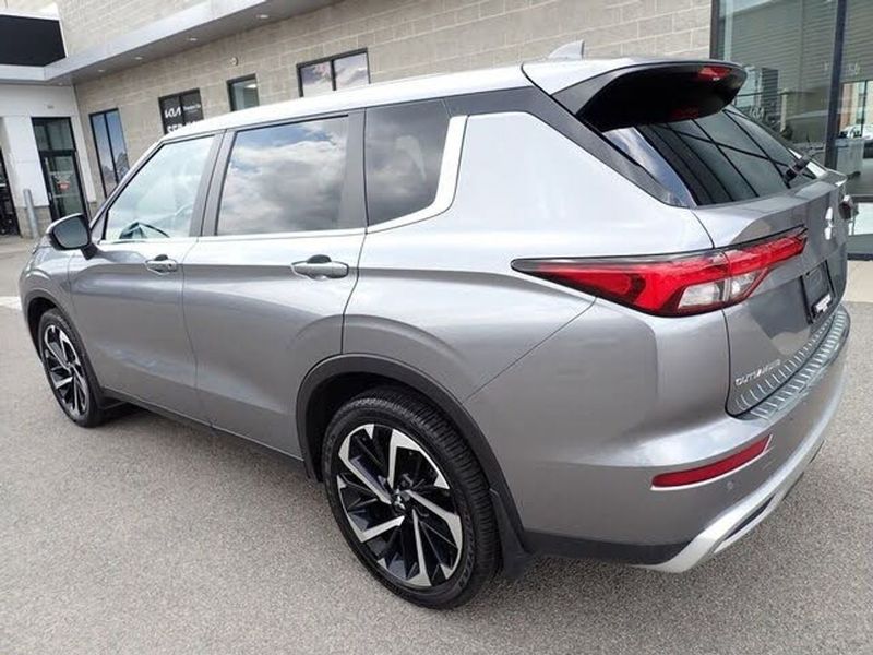 2022 Mitsubishi Outlander — a typically priced live listing