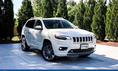 2019 Jeep Cherokee Overland