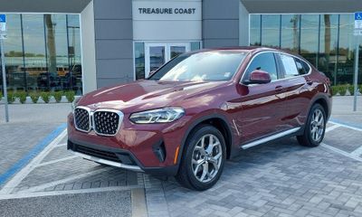 2025 BMW X4 xDrive 30I