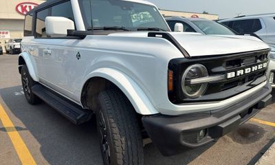 2025 Ford Bronco Outer Banks