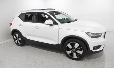2022 Volvo XC40 Momentum Excl S60