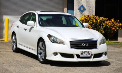 2011 Infiniti M56 Sport