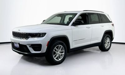 2023 Jeep Grand Cherokee Laredo Altitude