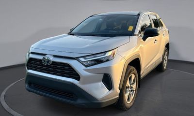2024 Toyota RAV4 LE