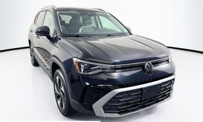 2025 Volkswagen Taos 4Motion SE
