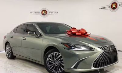 2024 Lexus ES 300H Ultra Luxury