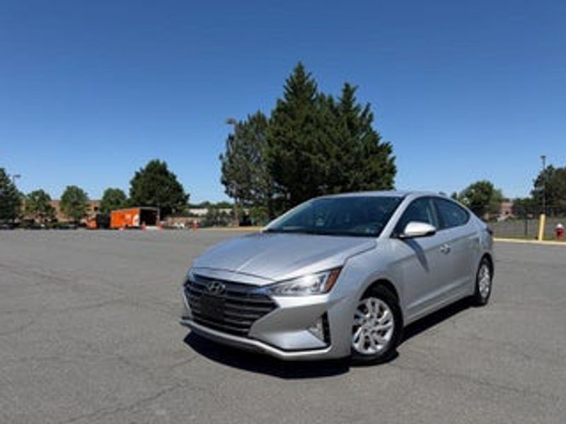 2019 Hyundai Elantra — a typically priced live listing