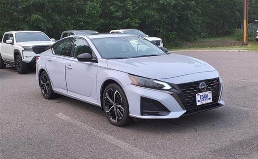2023 Nissan Altima SR